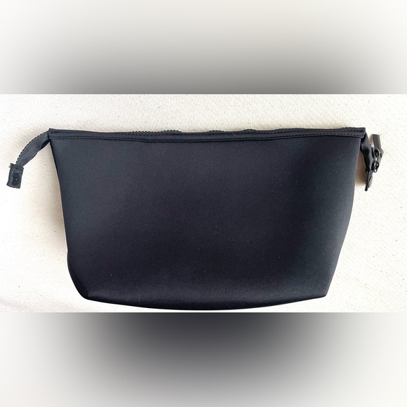 Mad Rabbit Toiletry Bag - Picture 4 of 7